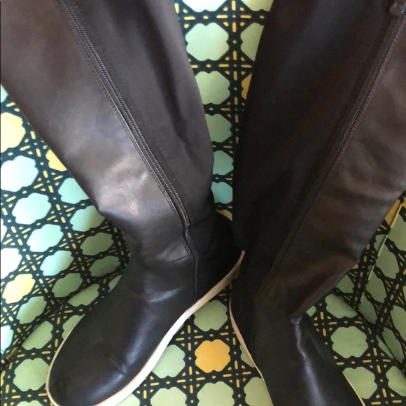 BOOTS - Picture 3 of 4